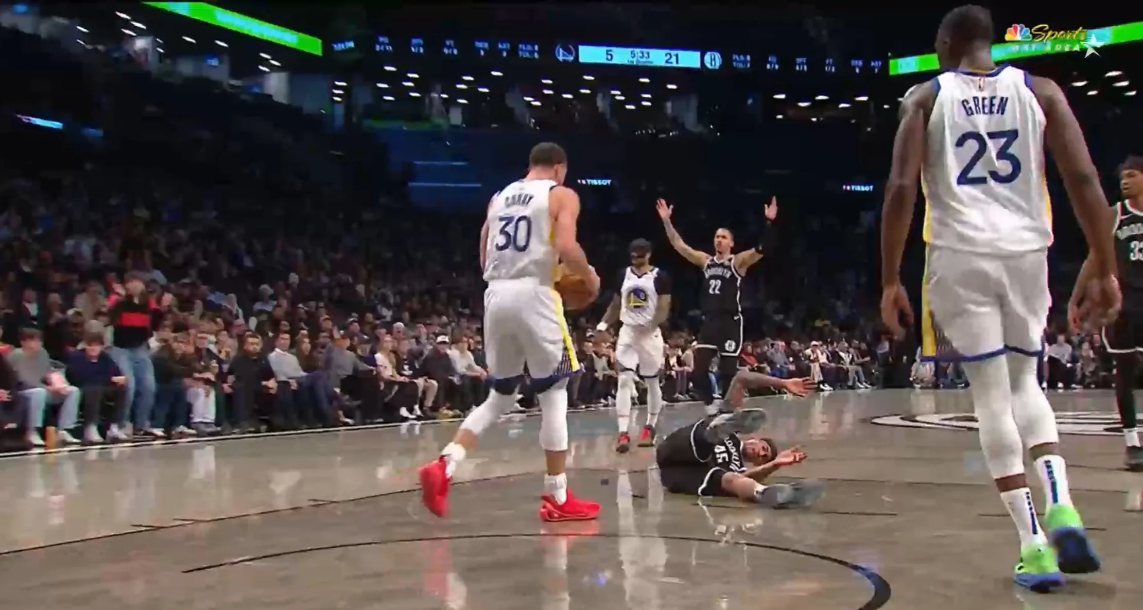 开云体验官网入口-晋级下一阶段首场状态出色，篮网观众沸腾！，库里重返赛场气势如虹延续-开云体验官网入口